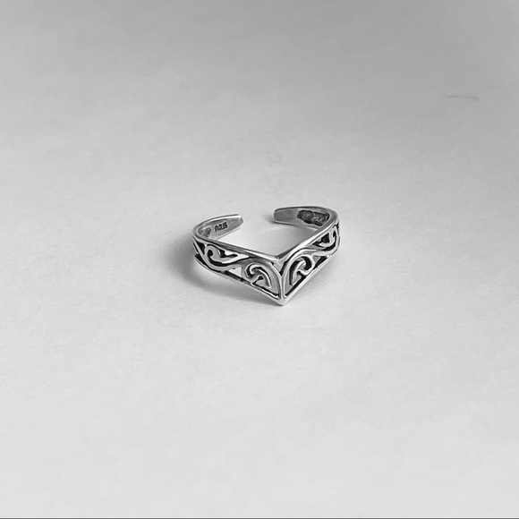 Sterling Silver V Shape Filigree Toe Ring, Silver Rings, Chevron Ring, Swirls - Picture 10 of 14